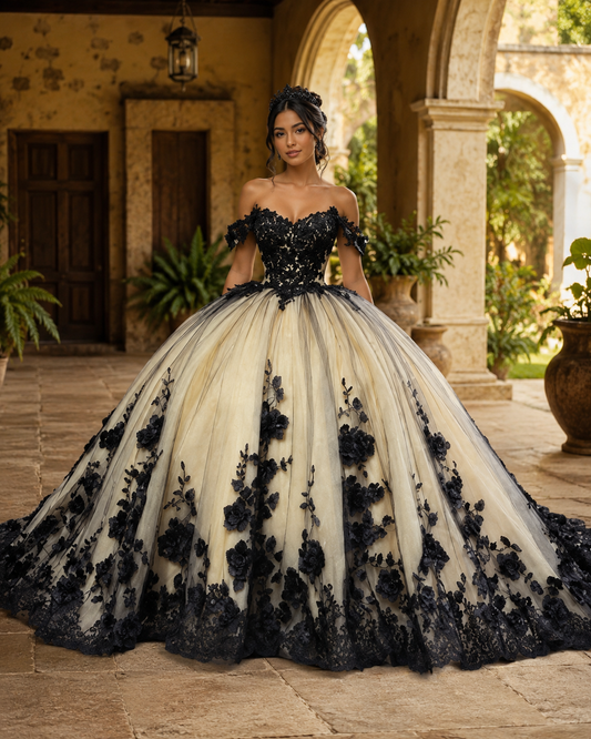Vestido de Quinceañera Ivory con Encaje Negro y Aplicaciones Florales ID600492-XV089