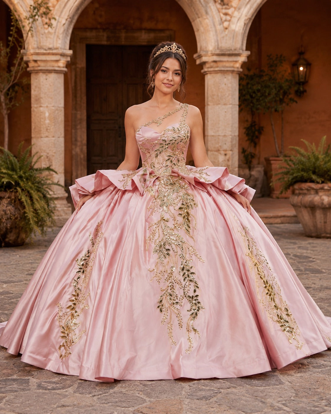 Vestido de Quinceañera Rosa Blush con Bordado Dorado y Diseño Asimétrico ID600492-XV036