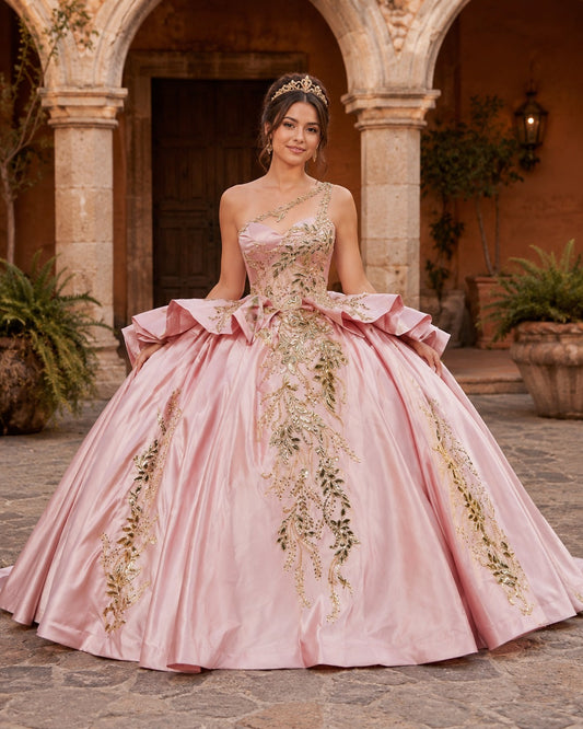 Vestido de Quinceañera Rosa Blush con Bordado Dorado y Diseño Asimétrico ID600492-XV036
