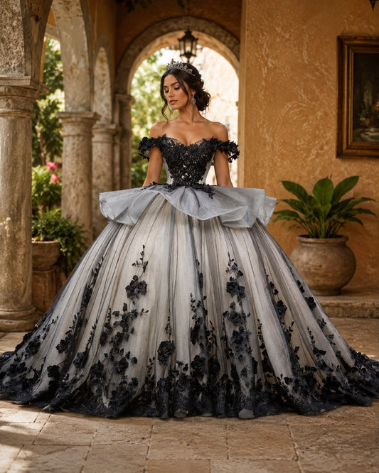 Vestido de Quinceañera Gris Humo con Aplicaciones Florales Negras ID600492-XV025