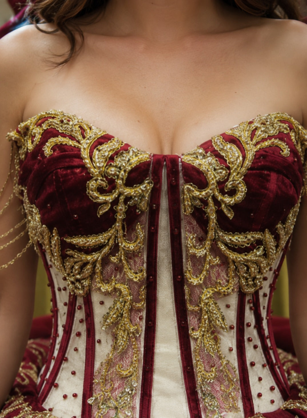 Vestido de Quinceañera Rojo con Bordado Dorado ID600492-XV002