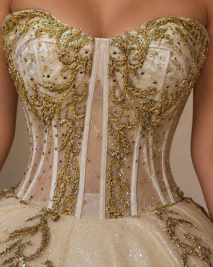 Vestido de Quinceañera Marfil con Bordado Dorado ID 600492-XV005