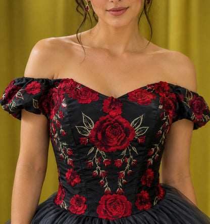 Vestido de Quinceañera Negro con Bordado Floral Rojo ID 600492-XV023