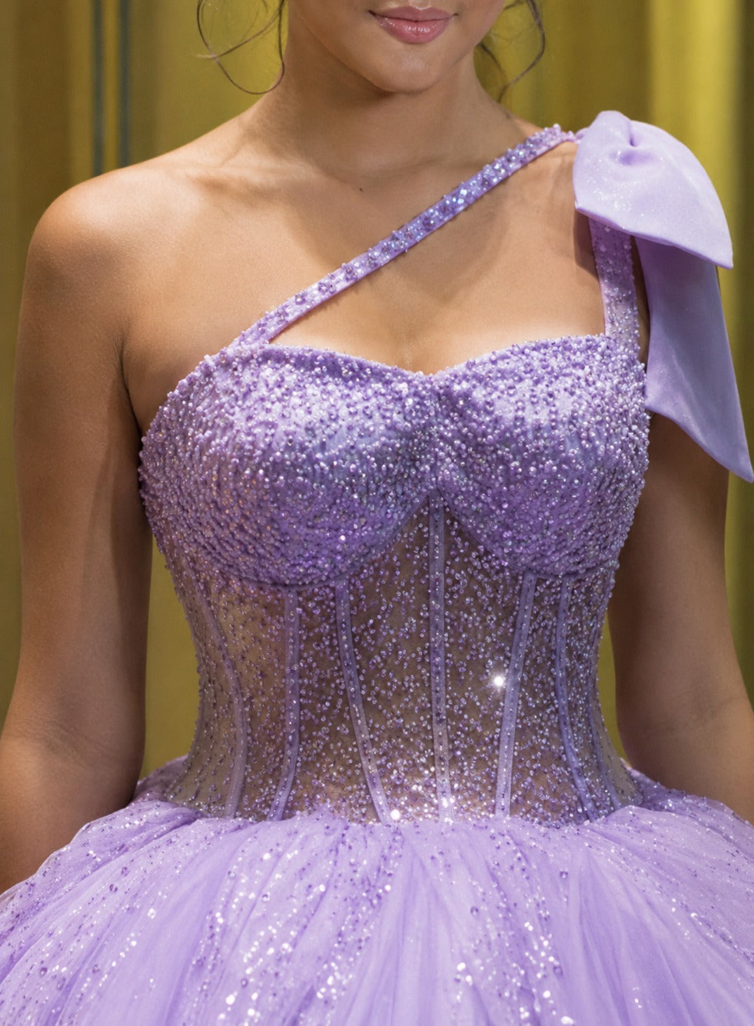 Vestido de Quinceañera Lila con Brillo y Detalle Floral en Falda ID600492-XV048