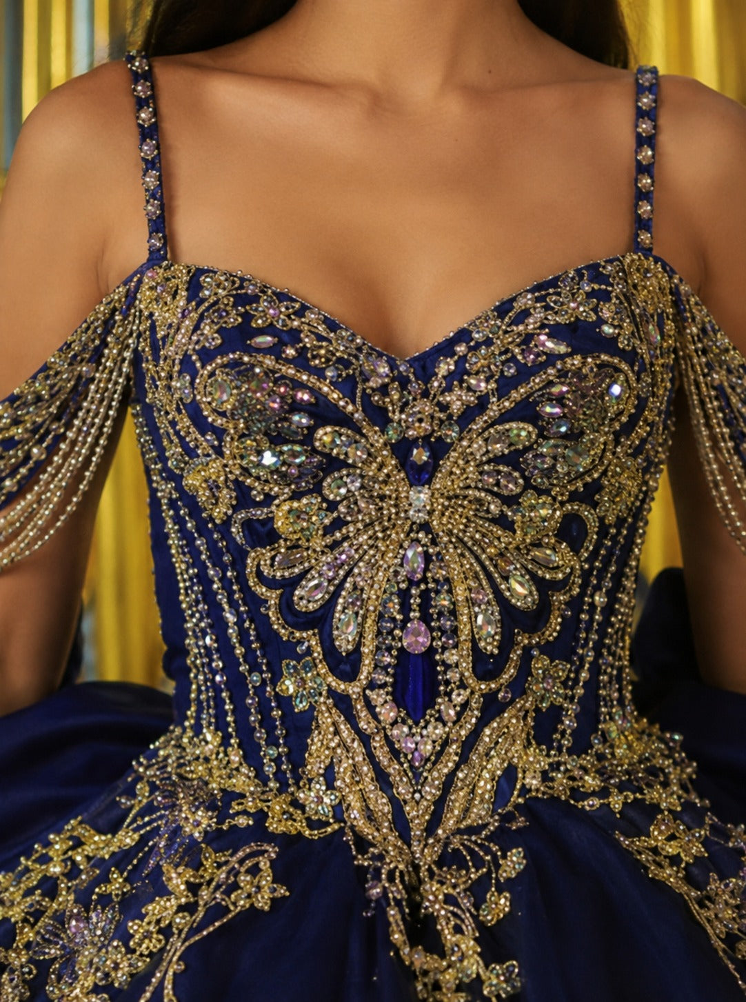 Vestido de Quinceañera Azul Marino con Bordado Dorado y Hombros Descubiertos ID600492-XV057