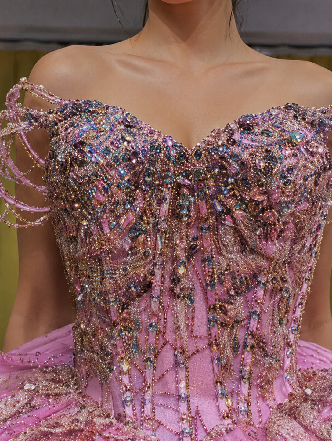 Vestido de Quinceañera Rosa con Bordado Brillante y Hombros Descubiertos ID600492-XV061