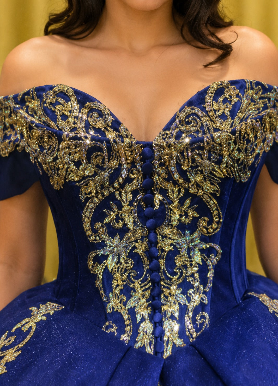 Vestido de Quinceañera Azul Rey con Bordado Dorado y Hombros Descubiertos ID600492-XV064