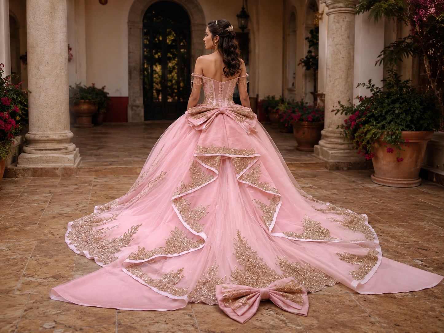 Vestido de Quinceañera Rosa con Bordado Dorado y Detalles Colgantes ID600492-XV076